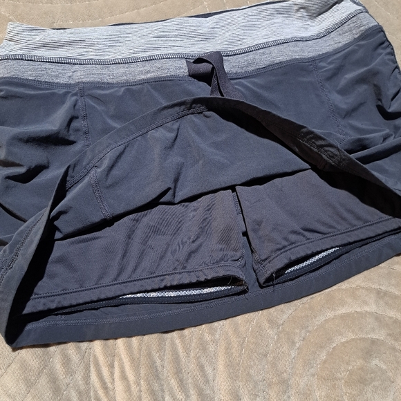 Lululemon skort, sz 6 - Picture 2 of 3